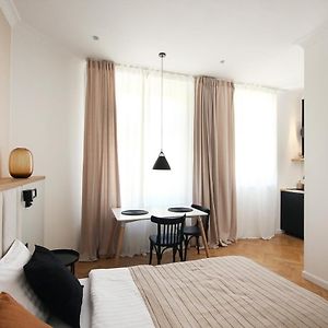 Deluxe Studio